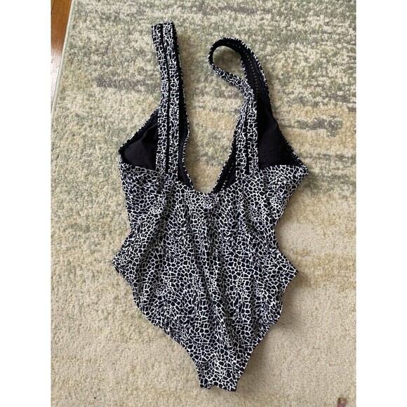 Fredericks of Hollywood Swimsuit Size XL Deep Plunge Capri Black White One Piece - Picture 2 of 7